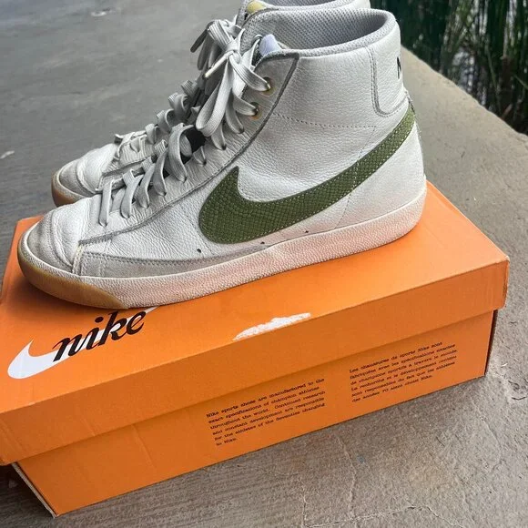 Men's Nike Blazer Mid '77 Vnt size 10 - Asparagus/Bone - Picture 2 of 10